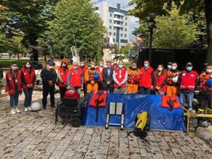 Staff and volunteers of the Albanian Red Cross set up stands in city centre across the country to raise peoples’ awareness of flood risks. Credit: Albanian Red Cross