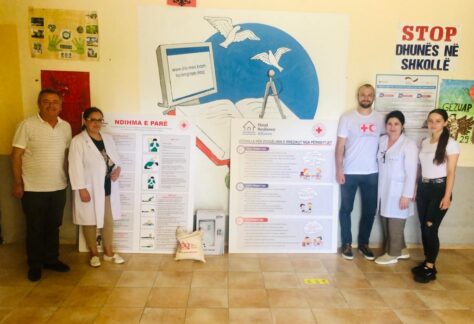 The Albanian Red Cross organised posters in a ‘resilience corner’ of local schools to share key information about flood risk in the area and to list the key actions to take before, during and after a flood.